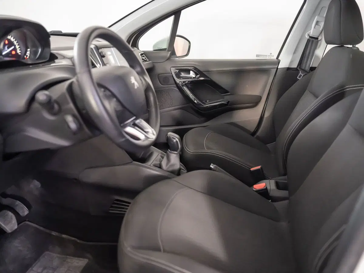 Peugeot 208 usata a Foggia (11)