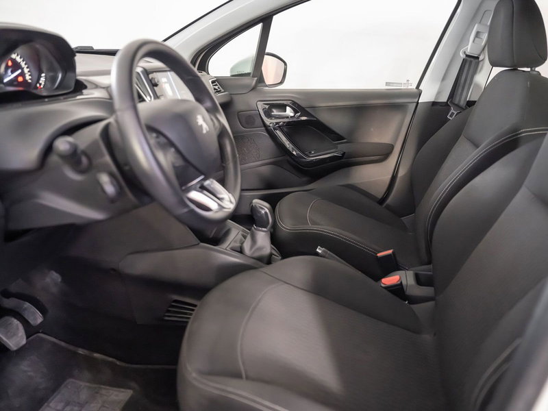 Peugeot 208 usata a Foggia (11)