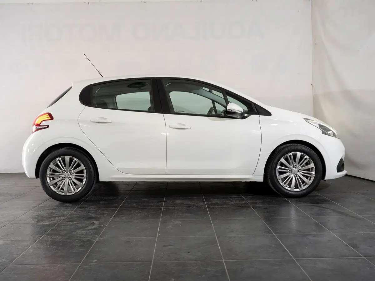 Peugeot 208 usata a Foggia (13)