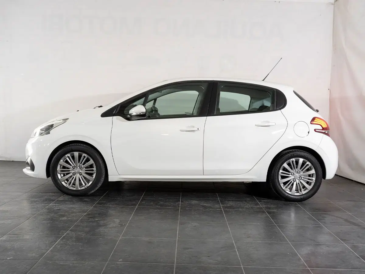 Peugeot 208 usata a Foggia (2)
