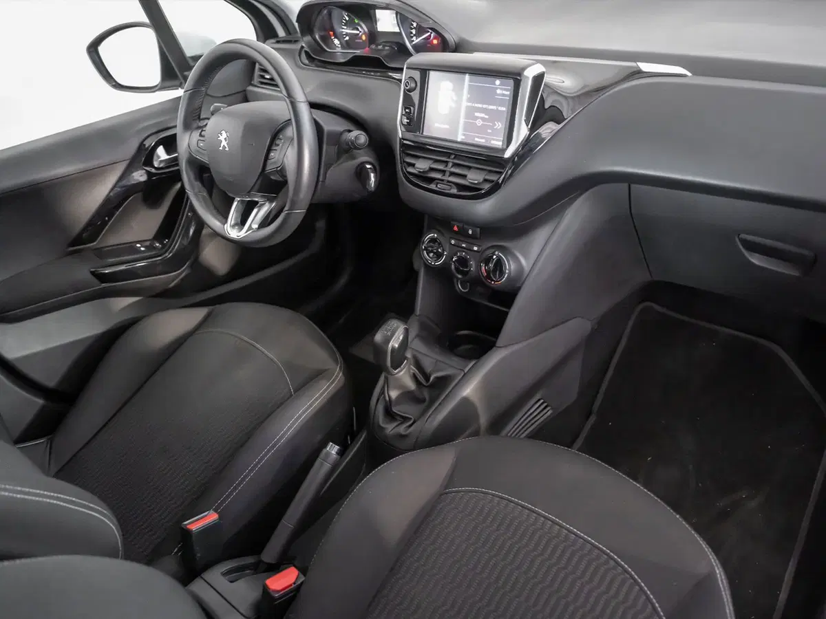 Peugeot 208 usata a Foggia (5)