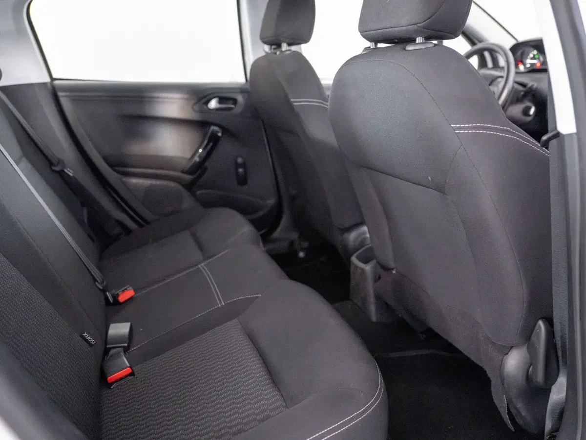 Peugeot 208 usata a Foggia (7)