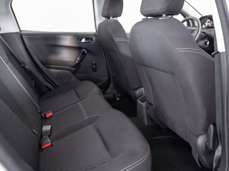 Peugeot 208 usata a Foggia (7)