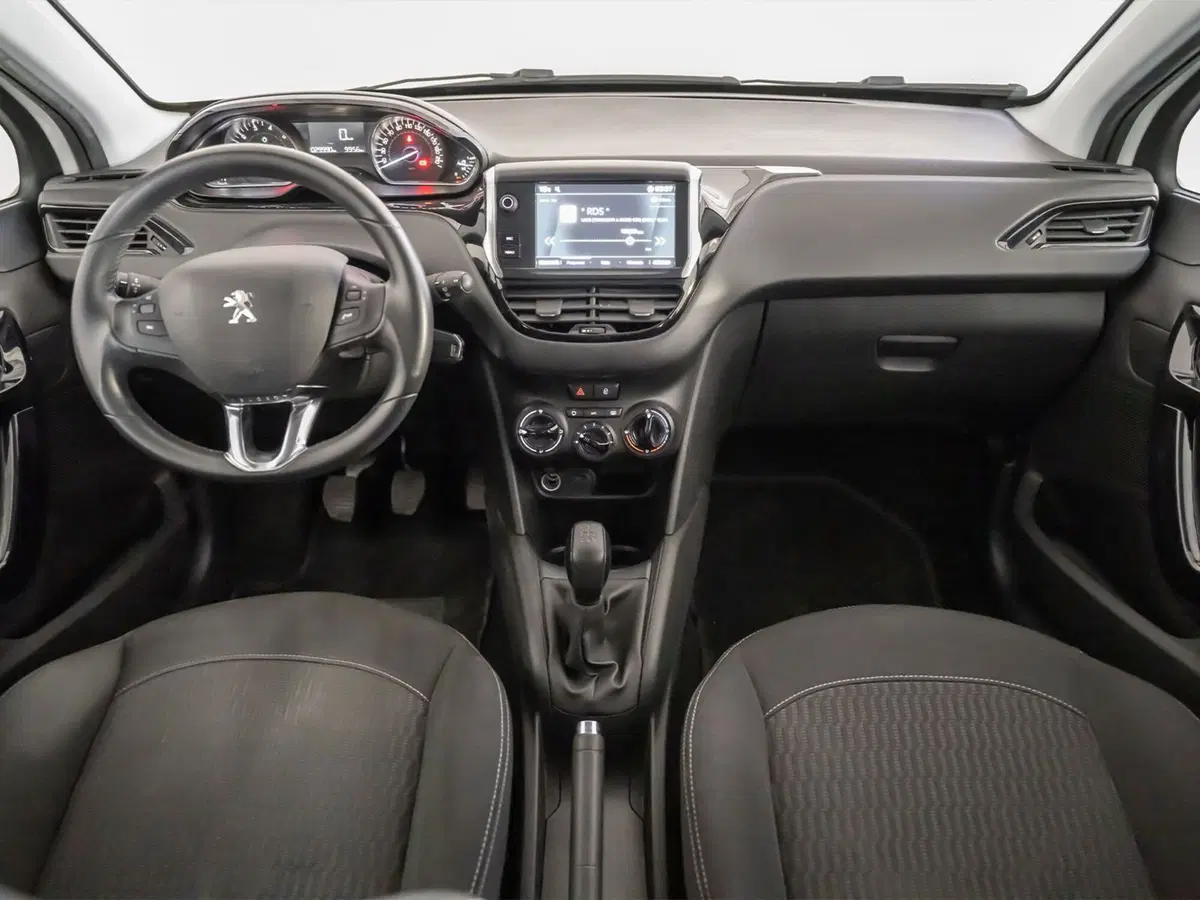 Peugeot 208 usata a Foggia (8)