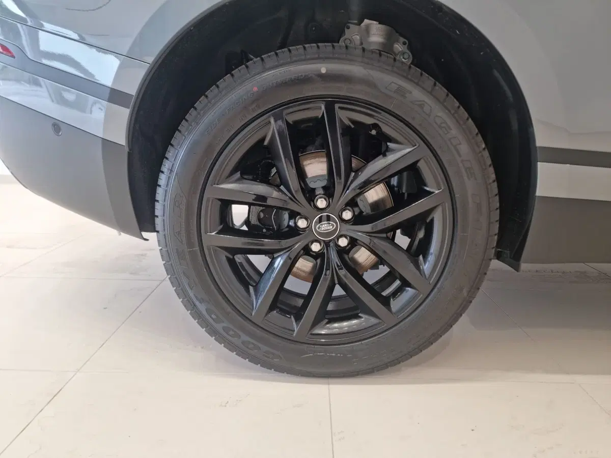 Land Rover Range Rover Velar usata a Cuneo (9)