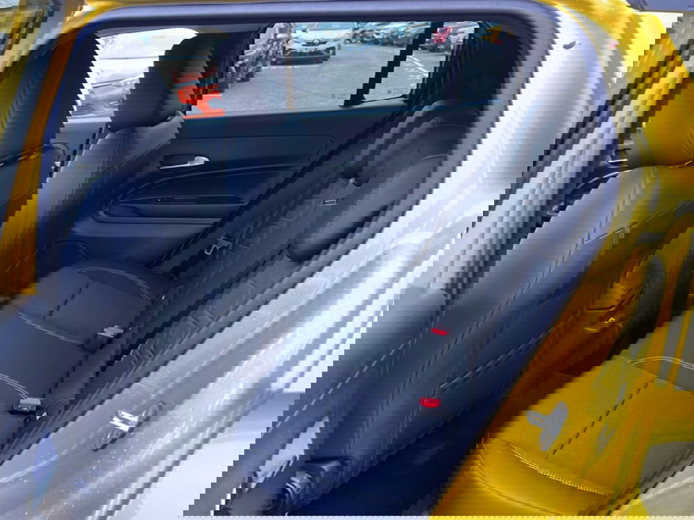 Jeep Avenger nuova a Latina (12)