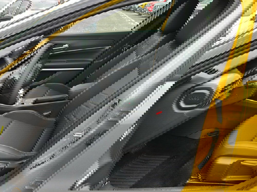 Jeep Avenger nuova a Latina (13)