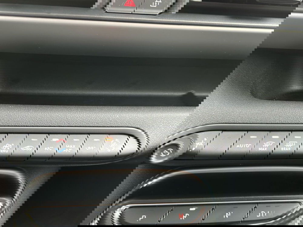 Jeep Avenger nuova a Latina (17)