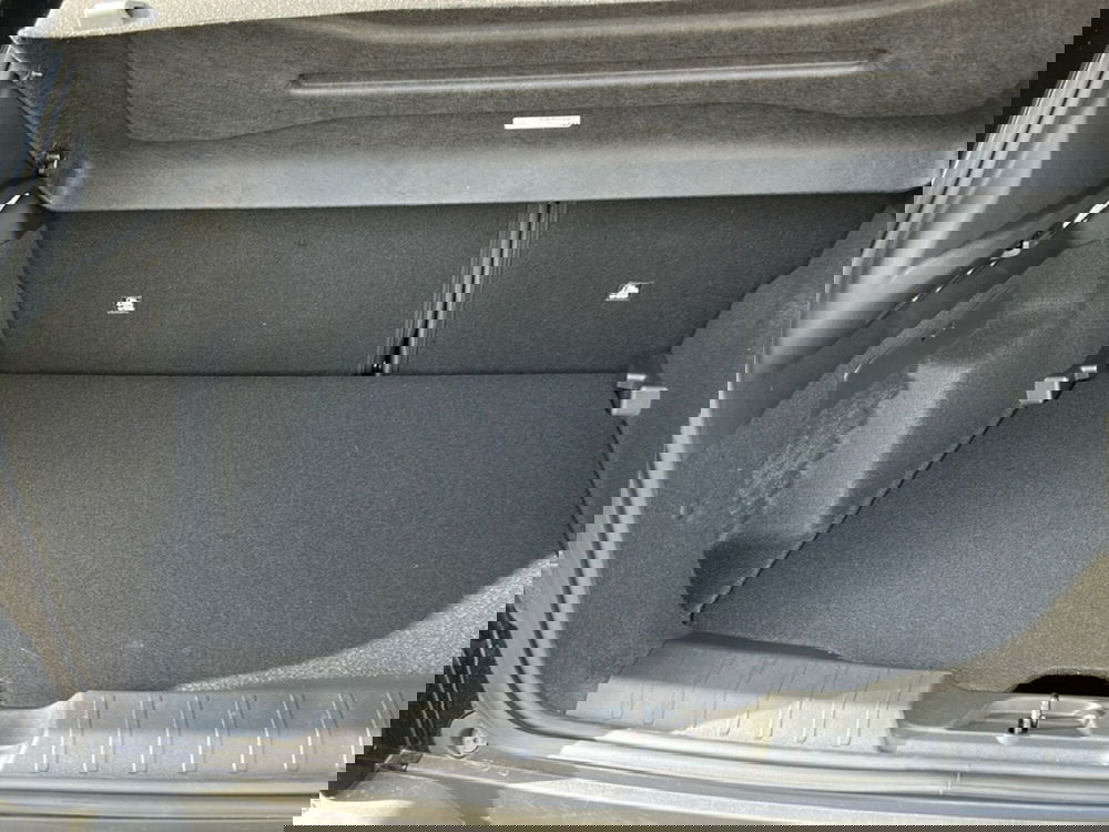 Jeep Avenger nuova a Latina (10)