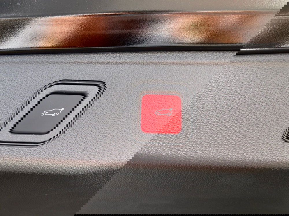 Jeep Avenger nuova a Latina (11)