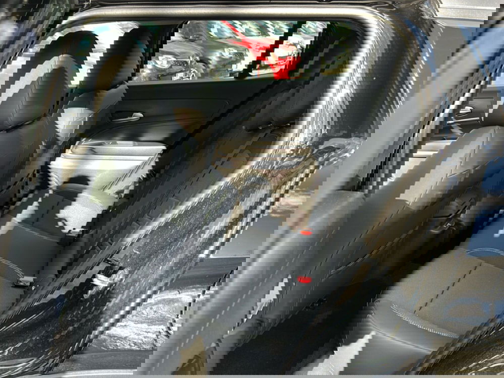 Jeep Avenger nuova a Latina (12)