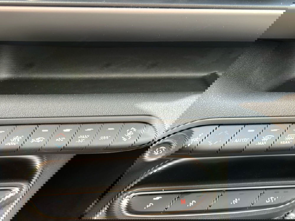 Jeep Avenger nuova a Latina (17)