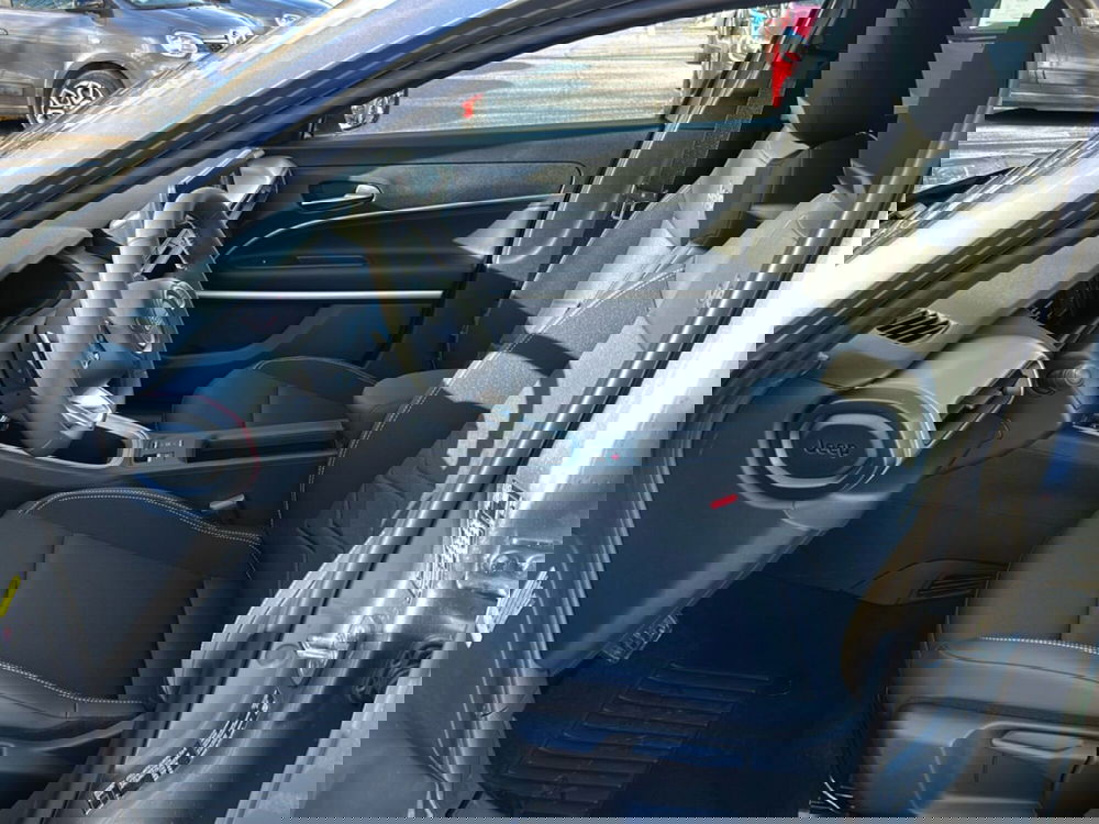 Jeep Avenger nuova a Latina (12)