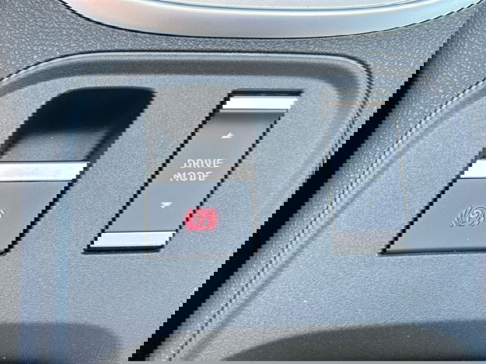 Jeep Avenger nuova a Latina (18)