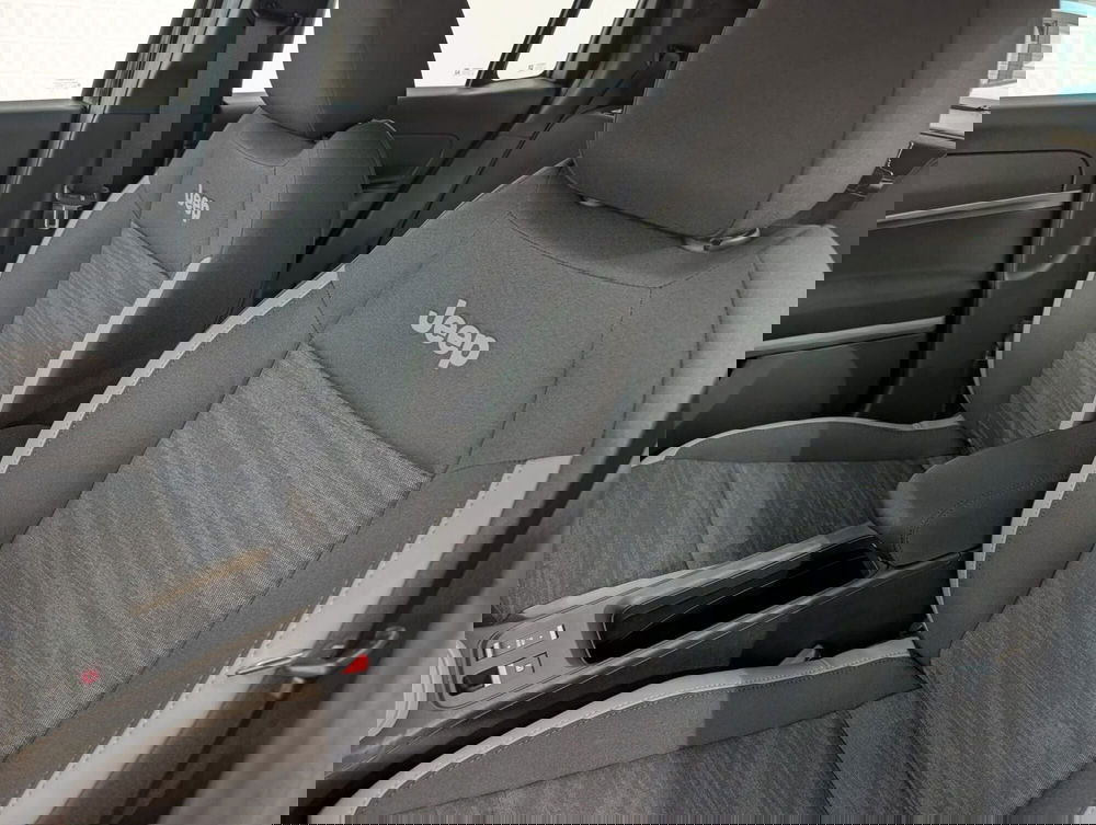 Jeep Avenger nuova a Milano (11)