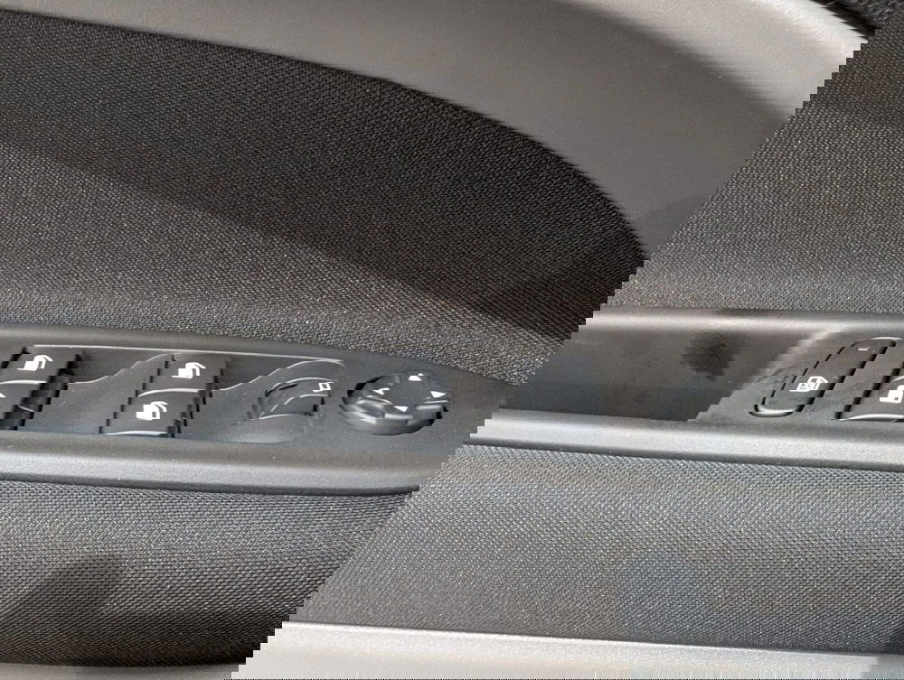 Jeep Avenger nuova a Milano (15)