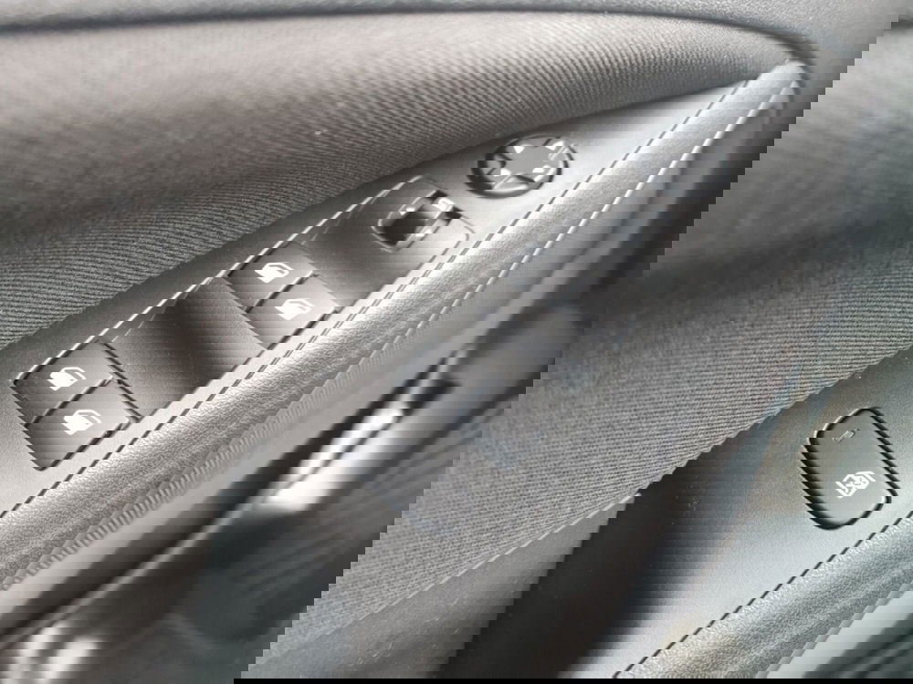 Opel Crossland usata a Taranto (17)