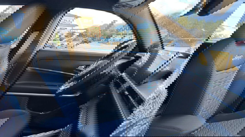 Jeep Avenger nuova a Benevento (17)