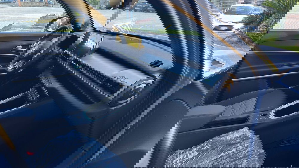 Jeep Avenger nuova a Benevento (18)