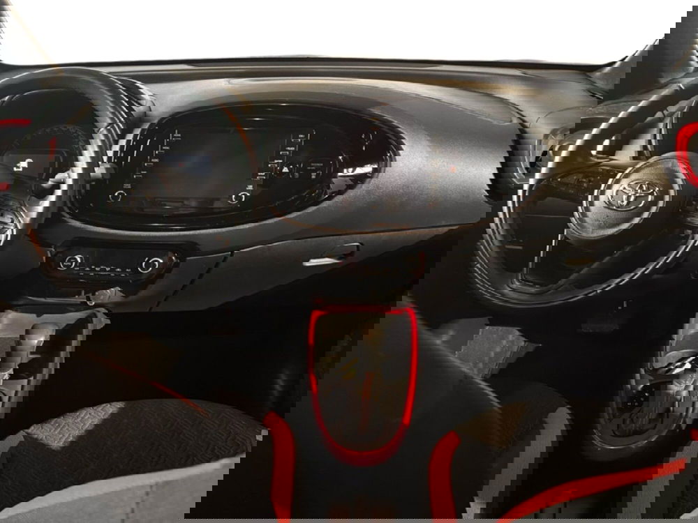 Toyota Aygo X usata a Massa-Carrara (11)