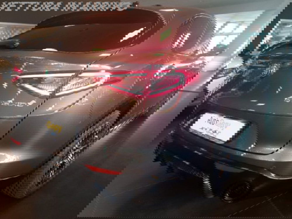 Alfa Romeo Stelvio usata a Modena (4)