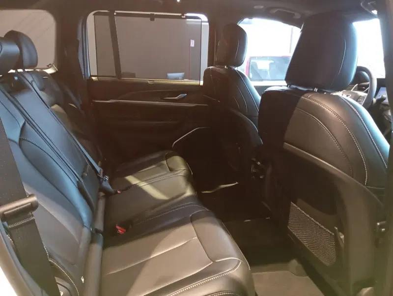 Jeep Grand Cherokee nuova a Macerata (11)