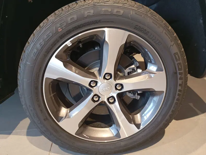 Jeep Grand Cherokee nuova a Macerata (13)