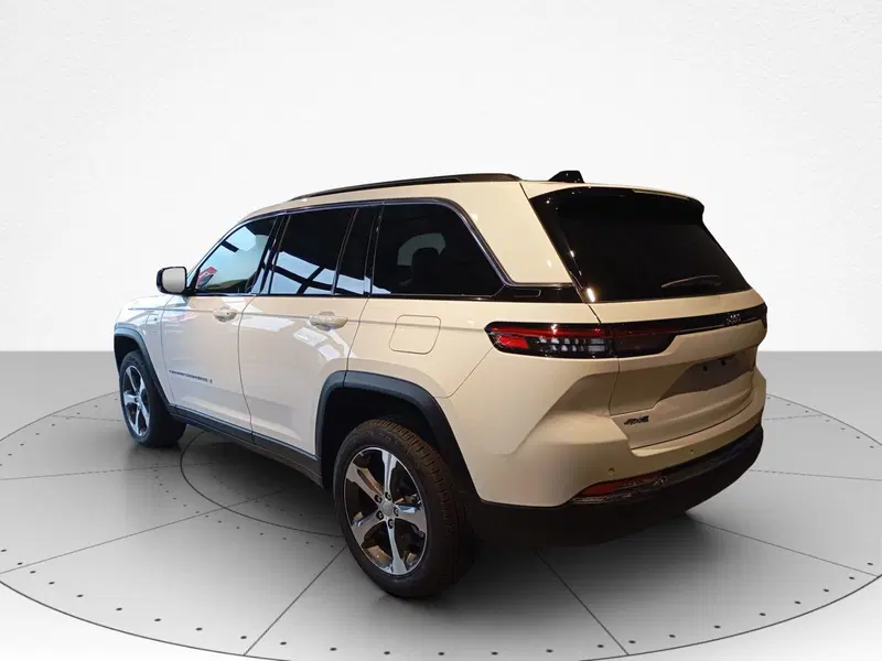 Jeep Grand Cherokee nuova a Macerata (3)