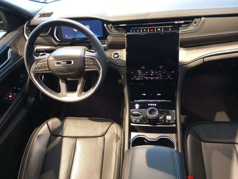 Jeep Grand Cherokee nuova a Macerata (7)