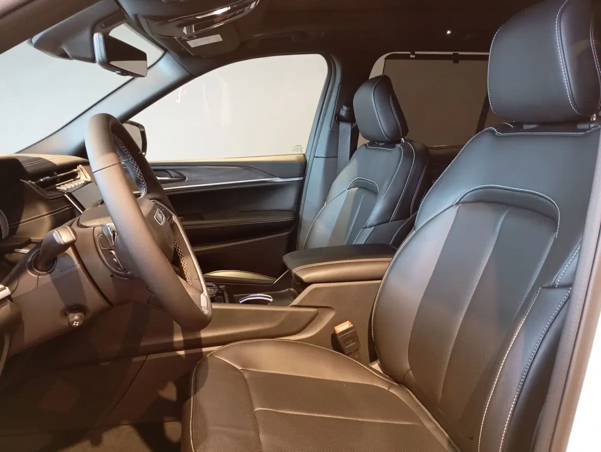 Jeep Grand Cherokee nuova a Macerata (8)