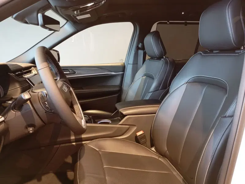 Jeep Grand Cherokee nuova a Macerata (8)