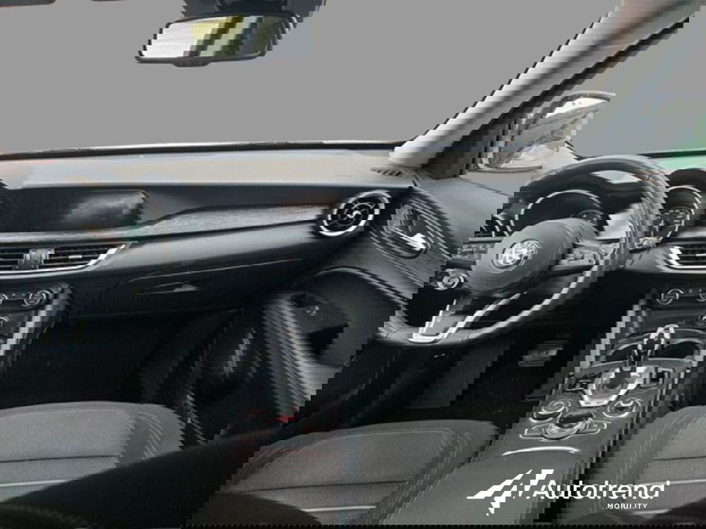 Alfa Romeo Stelvio usata a Bari (5)