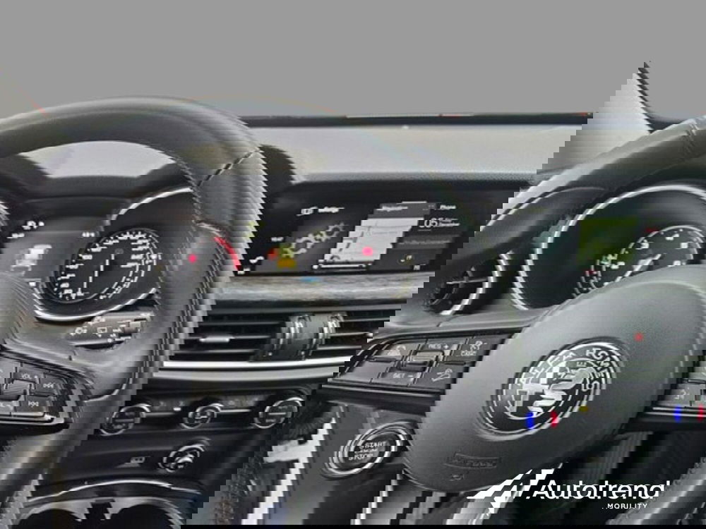 Alfa Romeo Stelvio usata a Bari (6)