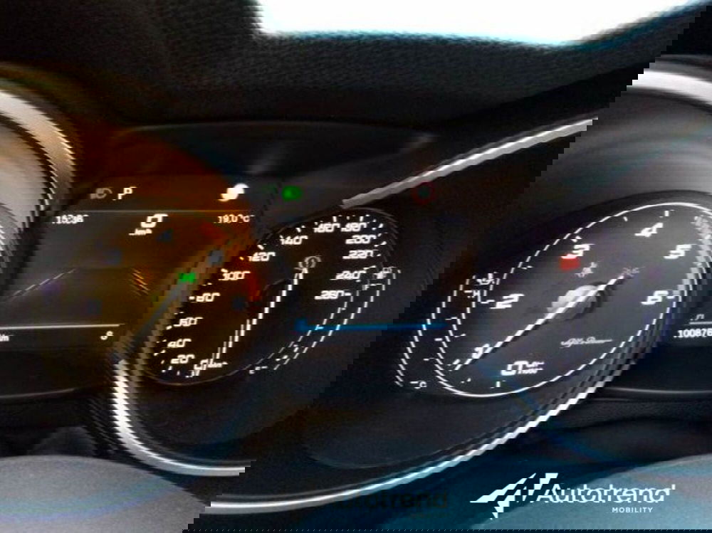 Alfa Romeo Stelvio usata a Bari (10)