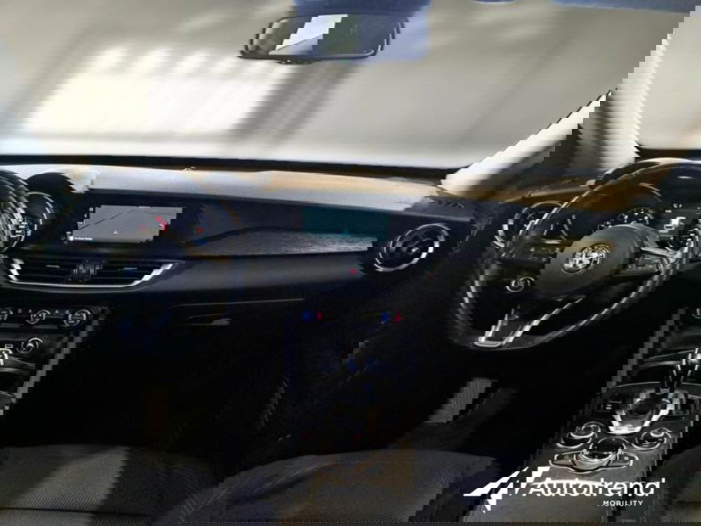 Alfa Romeo Stelvio usata a Bari (8)