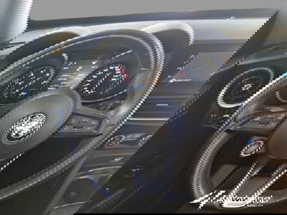 Alfa Romeo Stelvio usata a Bari (9)