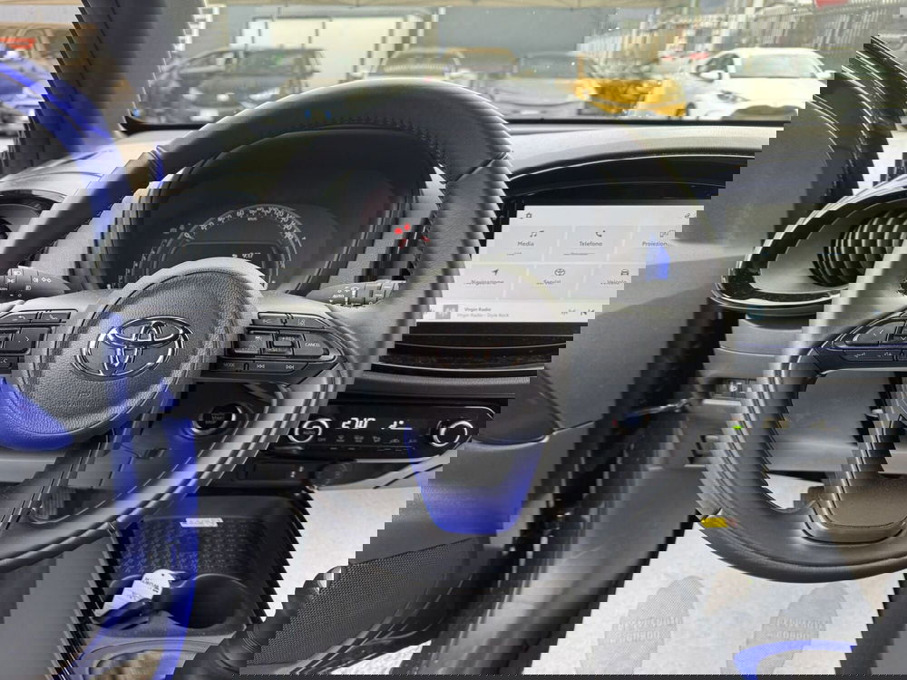 Toyota Aygo X usata a Como (8)