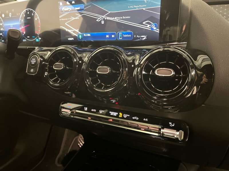 Mercedes-Benz GLA SUV nuova a Milano (14)