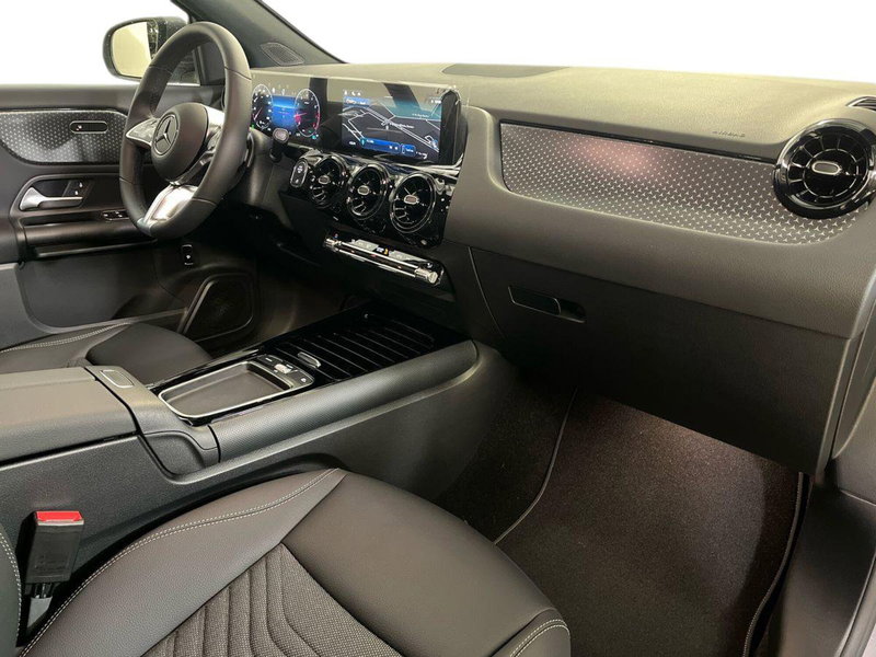 Mercedes-Benz GLA SUV nuova a Milano (15)