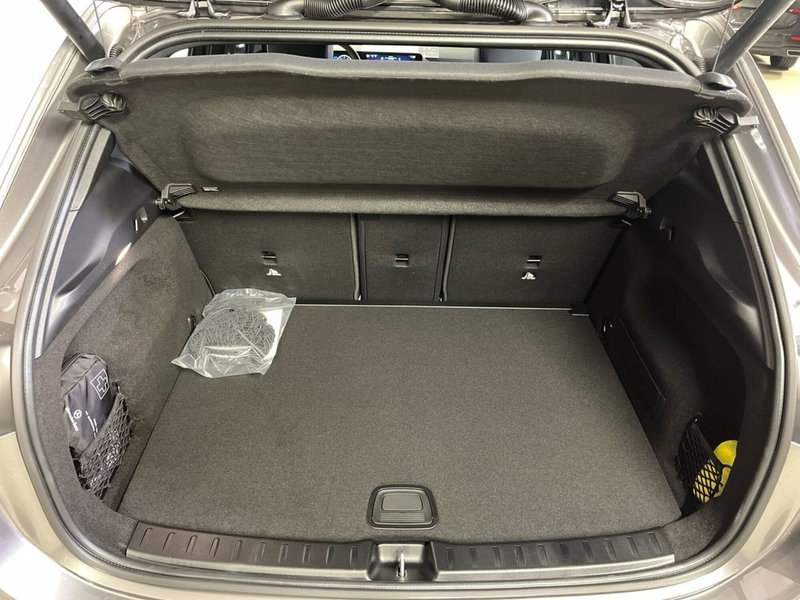Mercedes-Benz GLA SUV nuova a Milano (8)