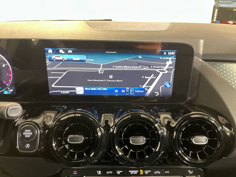 Mercedes-Benz GLA SUV nuova a Milano (12)