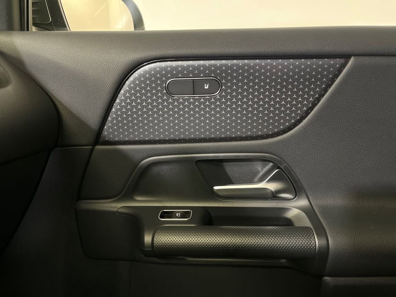 Mercedes-Benz GLA SUV nuova a Milano (18)