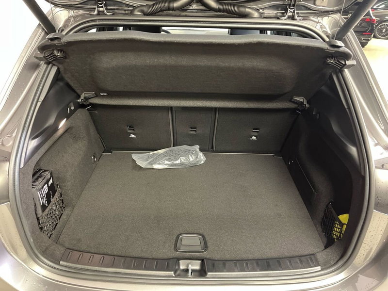 Mercedes-Benz GLA SUV nuova a Milano (8)