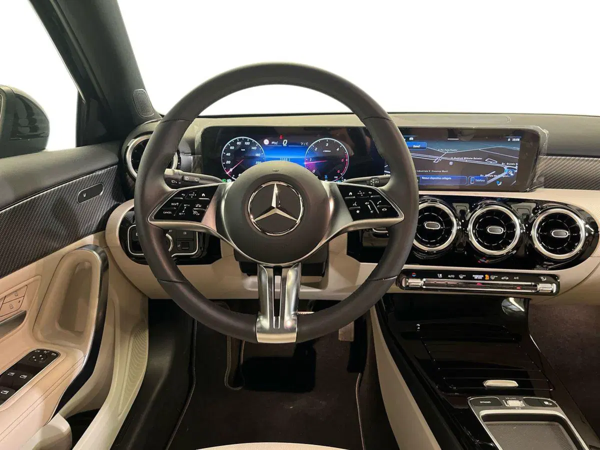 Mercedes-Benz Classe A usata a Milano (11)