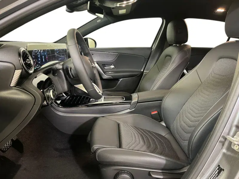 Mercedes-Benz Classe A nuova a Milano (10)