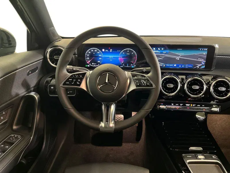 Mercedes-Benz Classe A nuova a Milano (11)