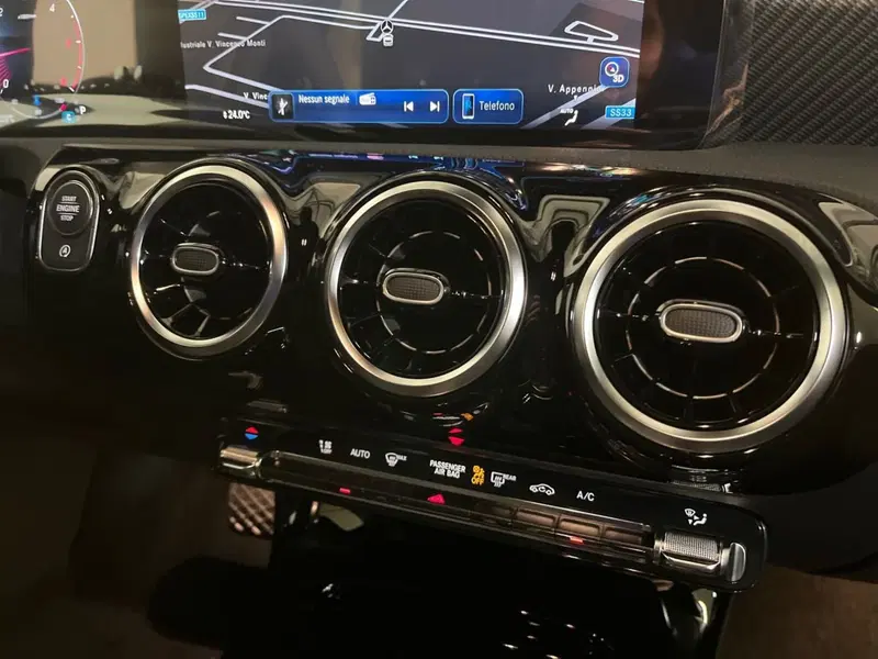 Mercedes-Benz Classe A nuova a Milano (14)