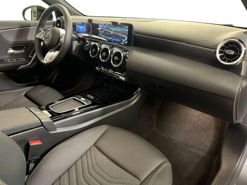 Mercedes-Benz Classe A nuova a Milano (15)
