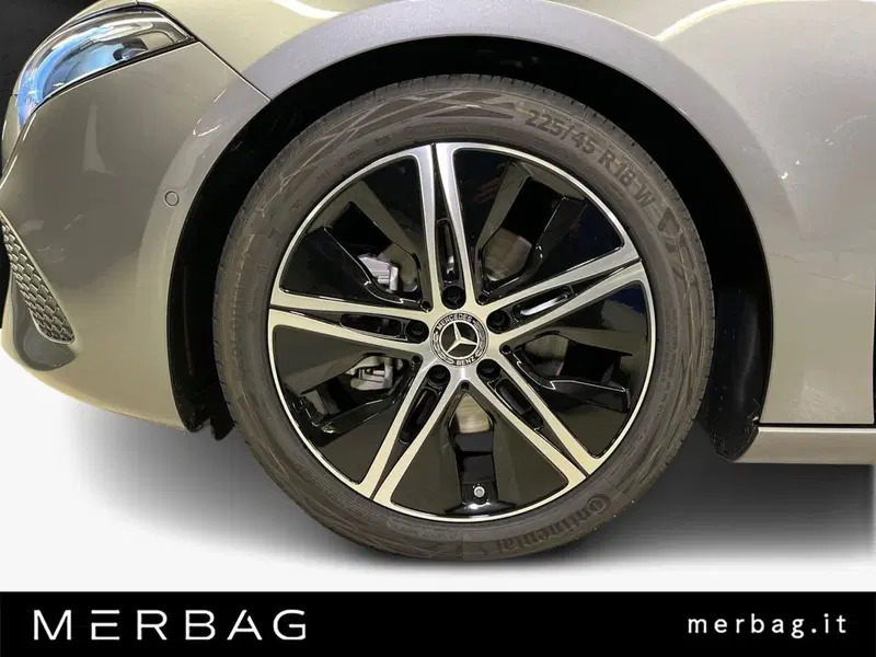 Mercedes-Benz Classe A nuova a Milano (17)