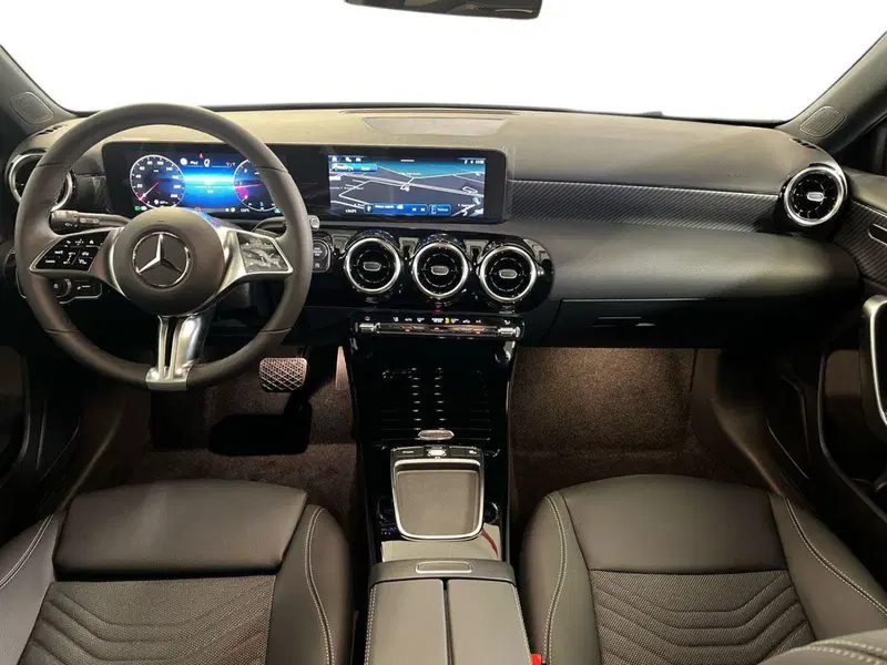 Mercedes-Benz Classe A nuova a Milano (9)